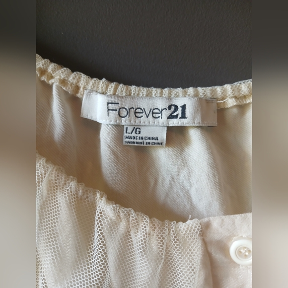 FOREVER 21 WOMEN'S LARGE SHORT SLEEVE CREAM SUMMER TOP ☀️ - Picture 2 of 3